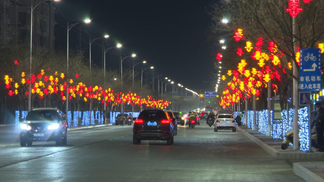 多彩花燈用鎳裝扮起來(lái)，看燈慶祝節(jié)日